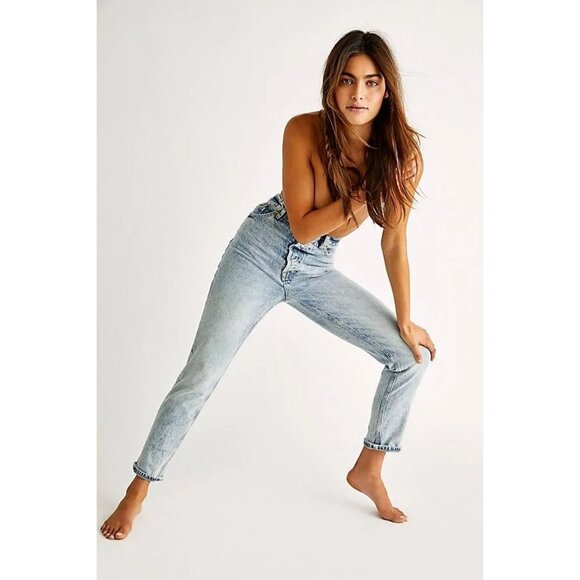 NWT Free People Ultra High Waist Washed Blue Denim Tapered Leg Mom Jeans - Picture 13 of 14
